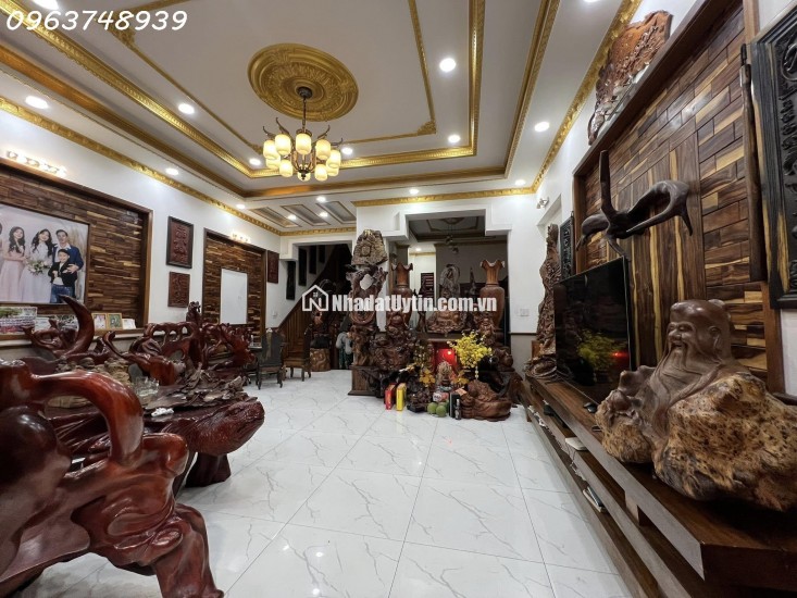 NHÀ MẶT TIỀN ĐƯỜNG DĨ AN, 5 TẦNG, NGANG 7M, 201M2 LÔ GÓC, 17 TỶ
